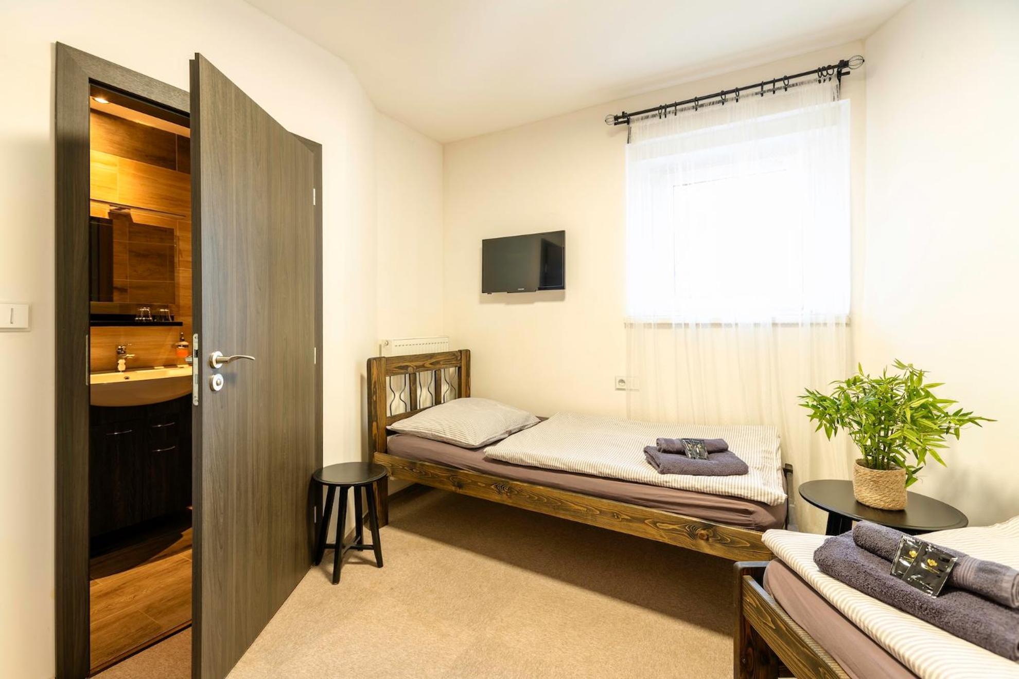Restaurace Hotel Praha Nizbor Bagian luar foto